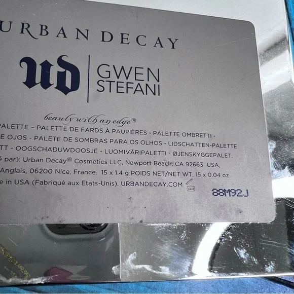 URBAN  DECAY UD X GWEN STEFANI EYESHADOW PALETTE - Picture 9 of 11